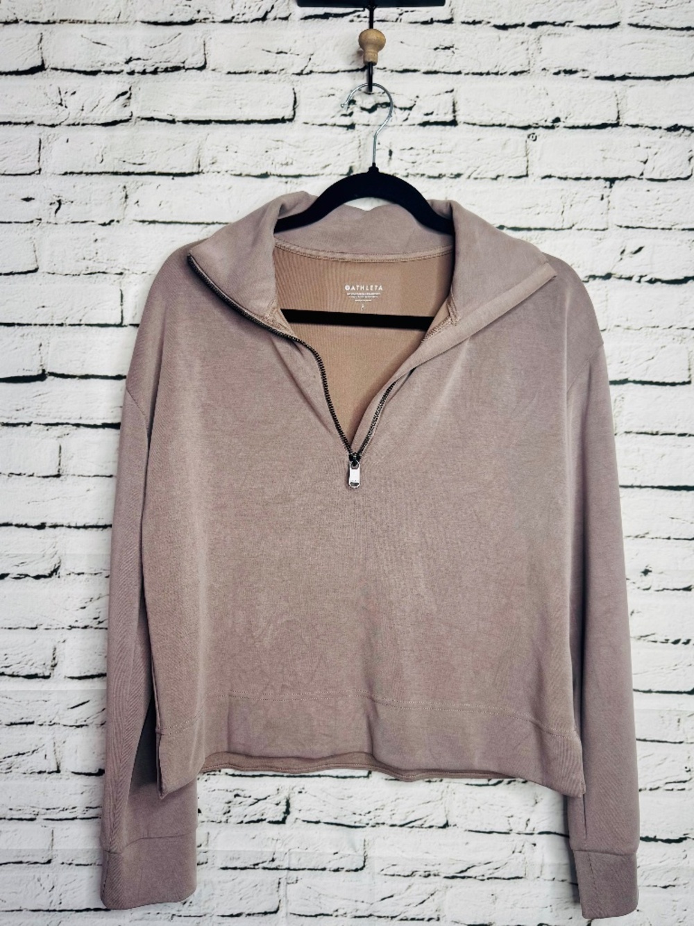 Athleta Cropped Half-Zip Pullover Hoodie | Taupe | Size Small